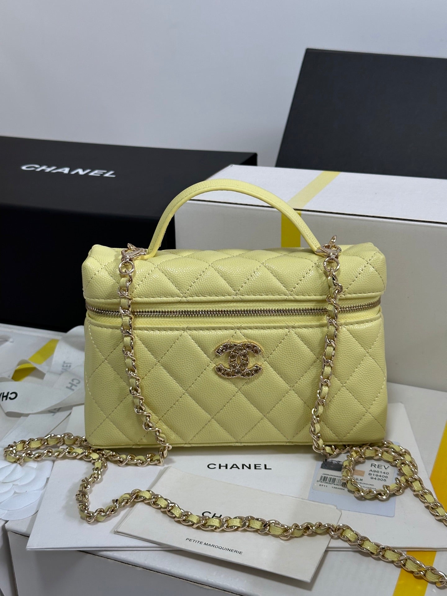 STRASS VANITY QUILTED CASE 19 IN YELLOW CALFSKIN WITH GOLD METALLIC
