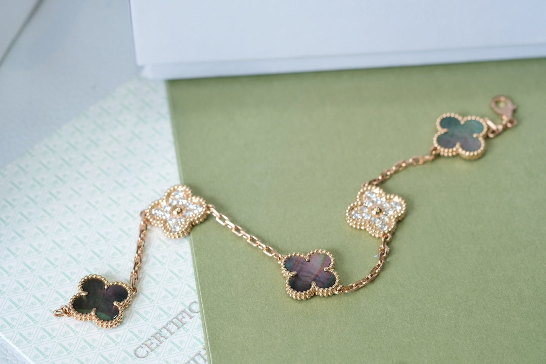 [AURORA]CLOVER 5 MOTIF GRAY MOP BRACELET COLLECTION