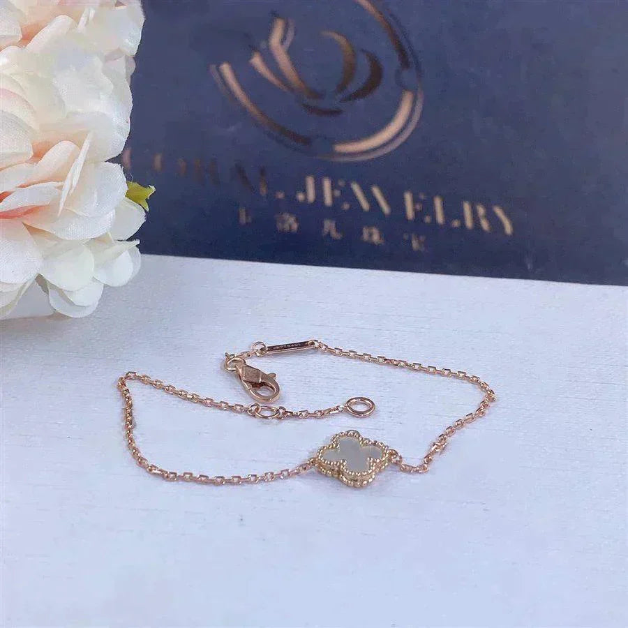 [AURORA]CLOVER WHITE MOP SINGLE FLOWER BRACELET