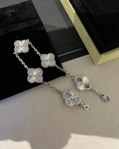 [AURORA] CLOVER 5 MOTIF LASER BRACELET COLLECTION